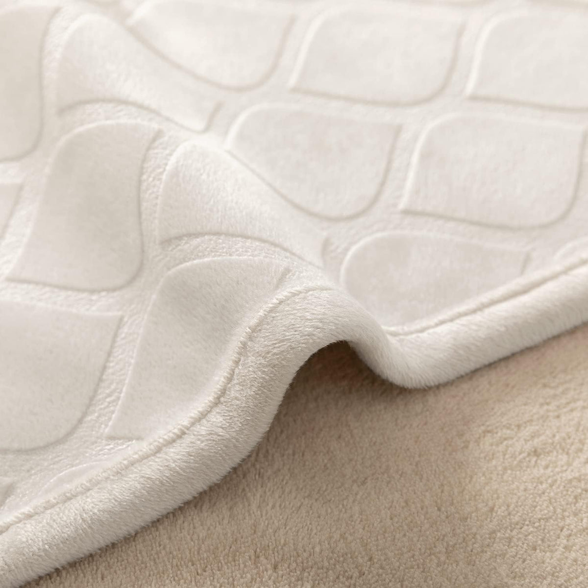 Waterproof Dog Blanket, Soft Reversible Throw for Couch & Bed Protection
