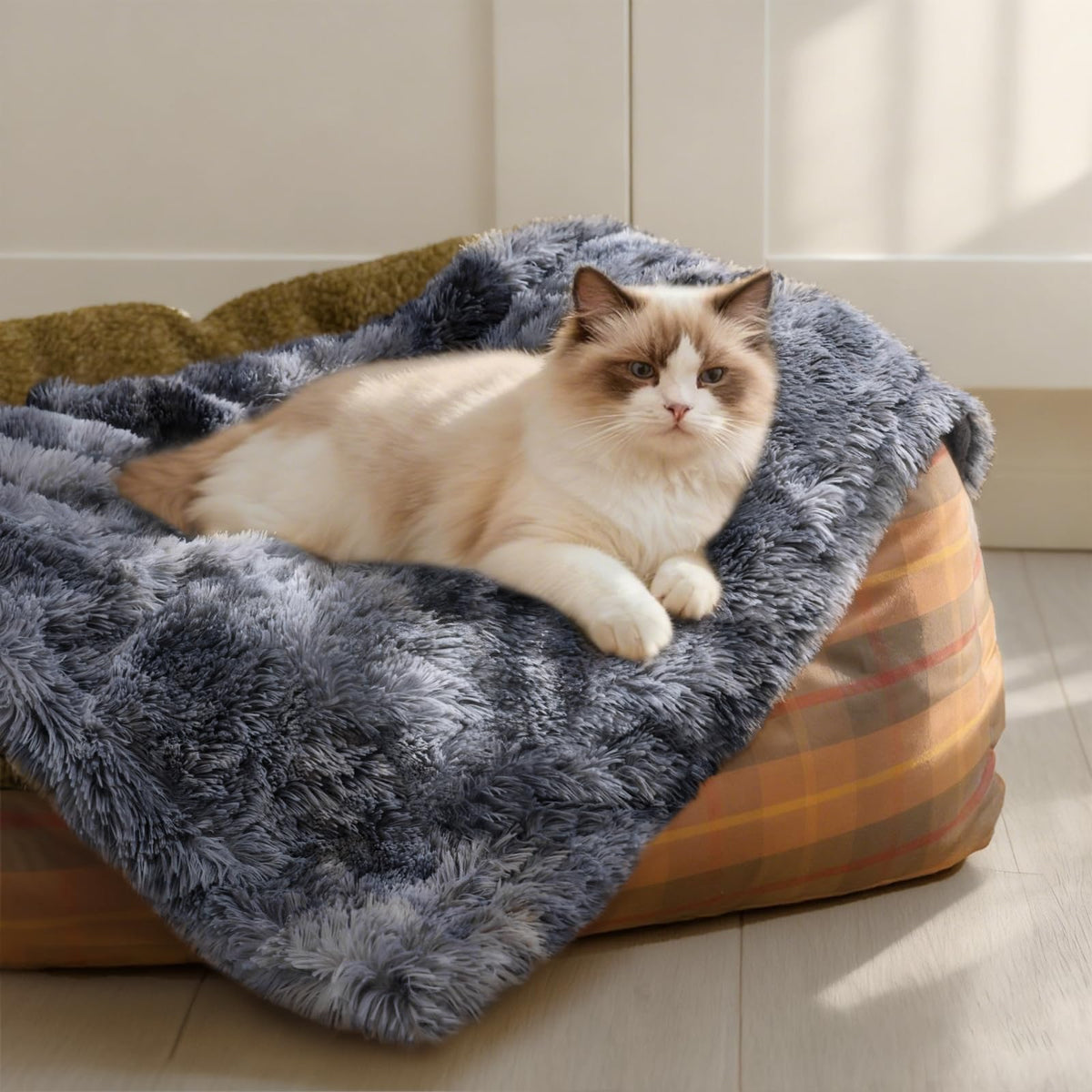 Luciphia Calming Waterproof Dog Blanket, Reversible Faux Fur Pet Blanket