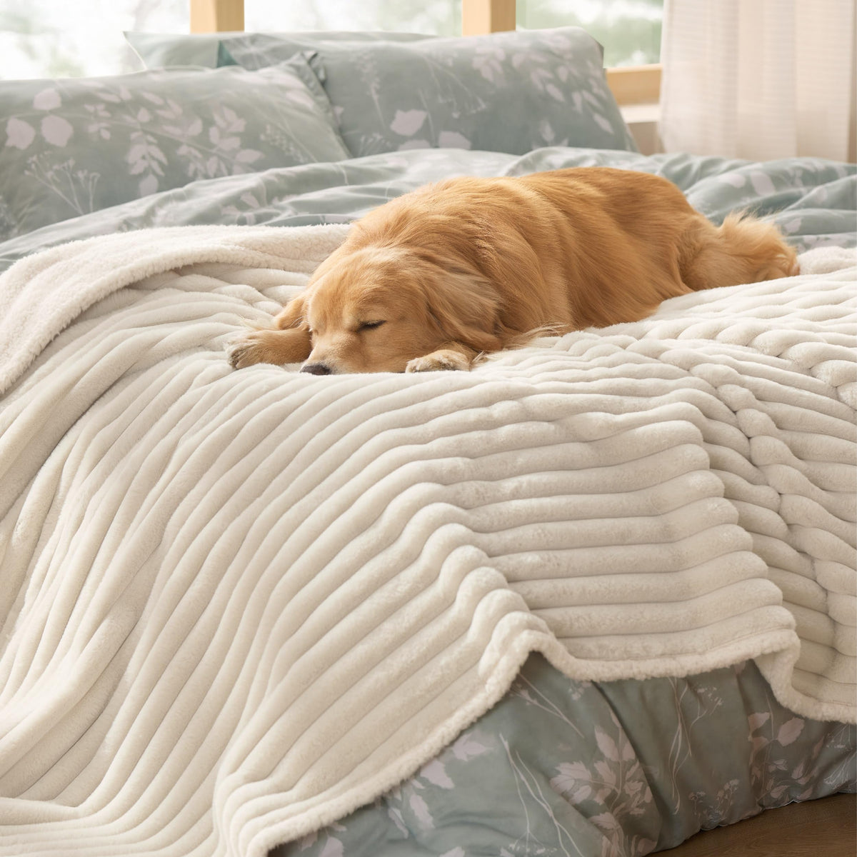 Bedsure ComfyFleece® Waterproof Dog Blankets for Large Dogs,50x60 Cream