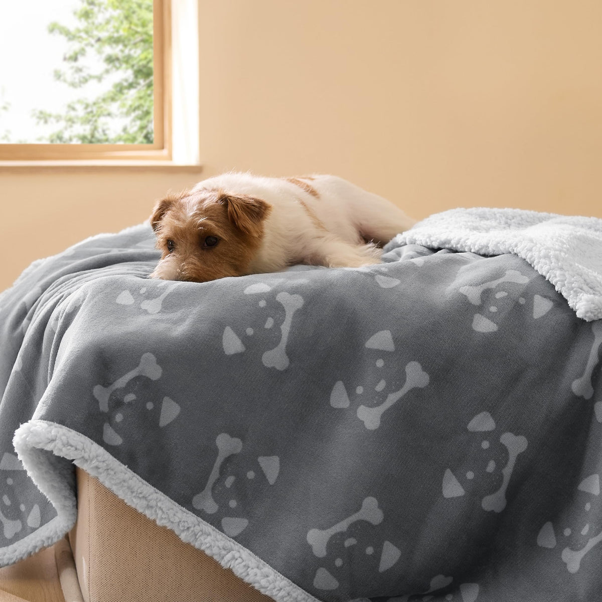 Bedsure Waterproof Dog Blankets for Large Dogs Sherpa Fleece Throw, 40X50