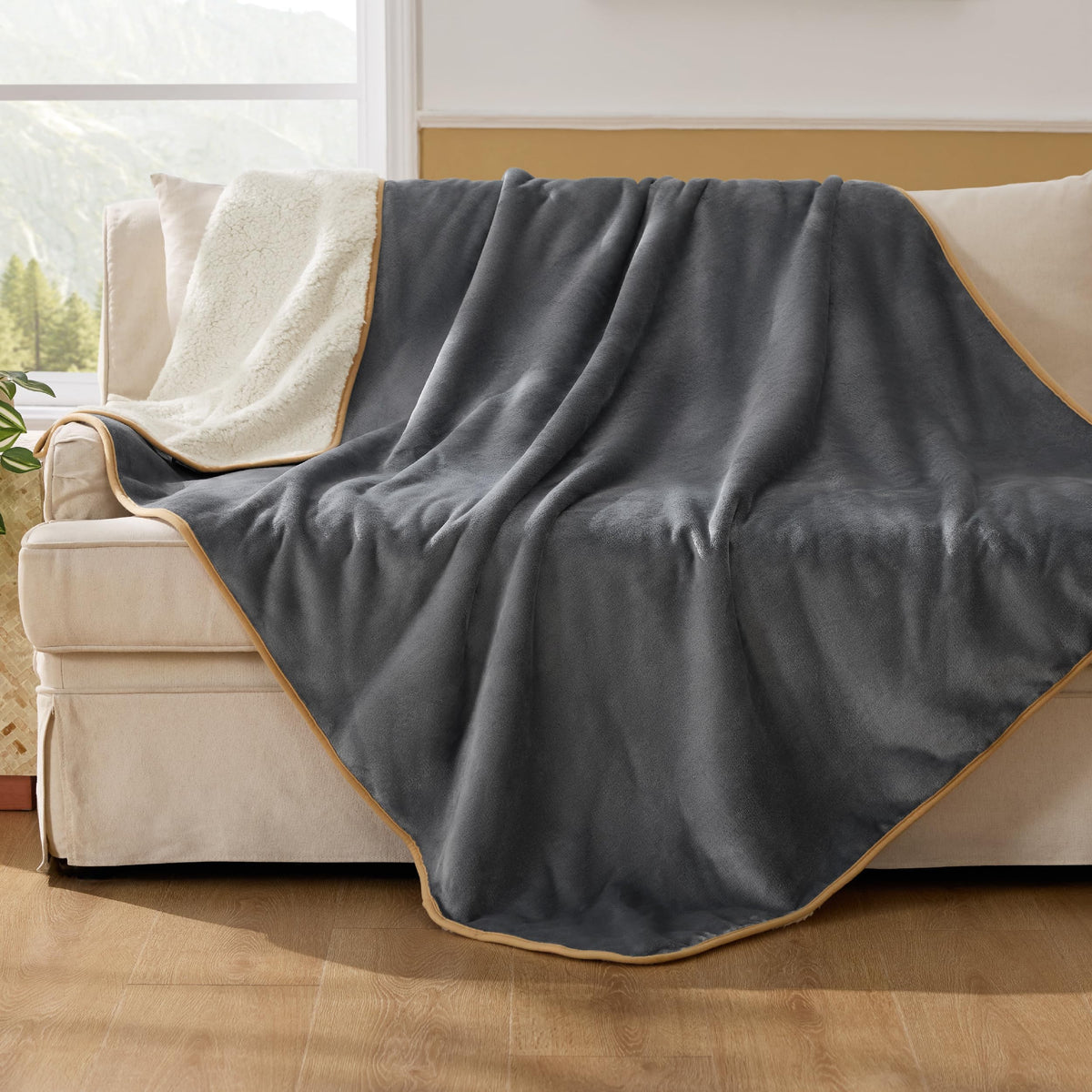 Bedsure Waterproof Dog Blankets for Large Dogs Sherpa Fleece Throw, 40X50